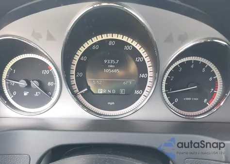 2011 Mercedes-Benz C 300 Luxury 4Matic/Sport 4Matic z USA, uszkodzony, nr VIN WDDGF8BB3BR186552